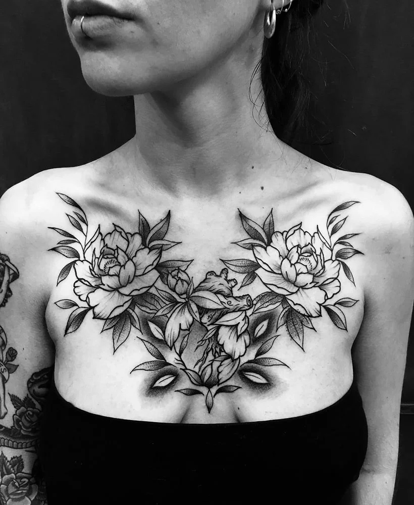 tatuajes en el pecho